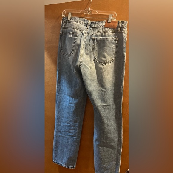 Hidden jeans - distressed straight leg jeans - size 31. - Picture 4 of 6